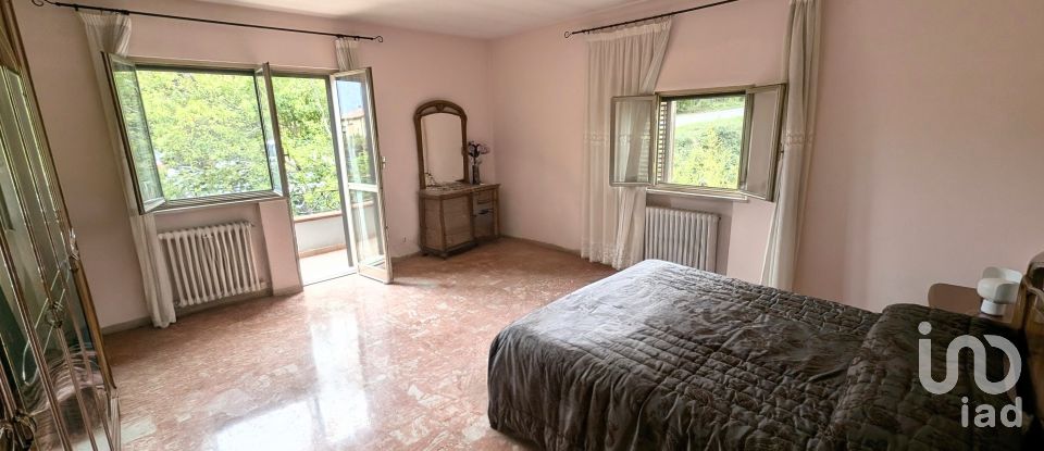 Farm 7 rooms of 244 m² in Bugnara (67030)