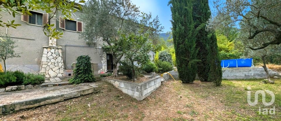 Farm 7 rooms of 244 m² in Bugnara (67030)