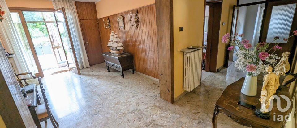 Farm 7 rooms of 244 m² in Bugnara (67030)