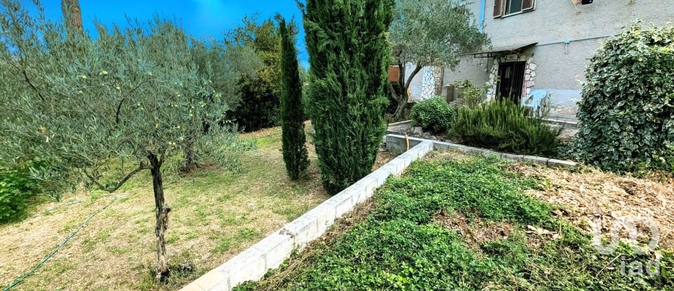 Farm 7 rooms of 244 m² in Bugnara (67030)