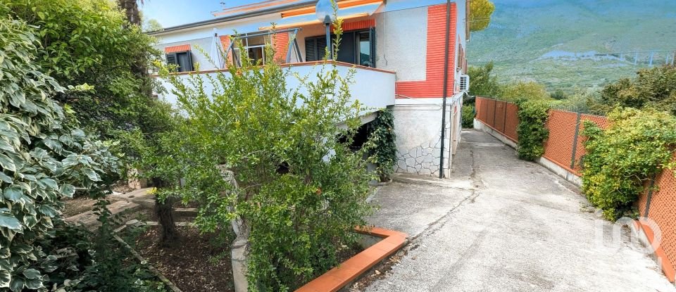 Villa 7 locali di 244 m² in Bugnara (67030)