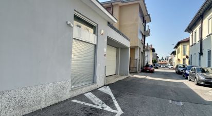 Shop / premises commercial of 180 m² in Seregno (20831)