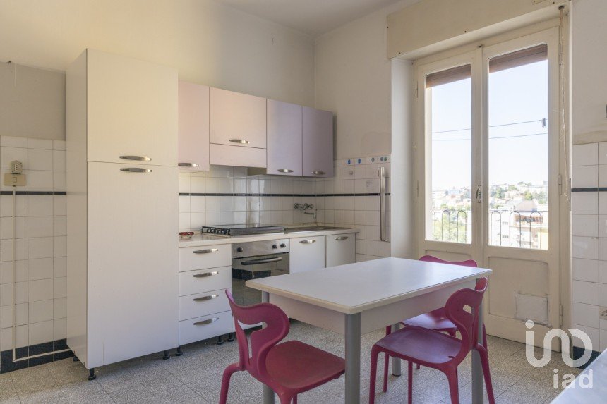 Three-room apartment of 128 m² in Macerata (62100)