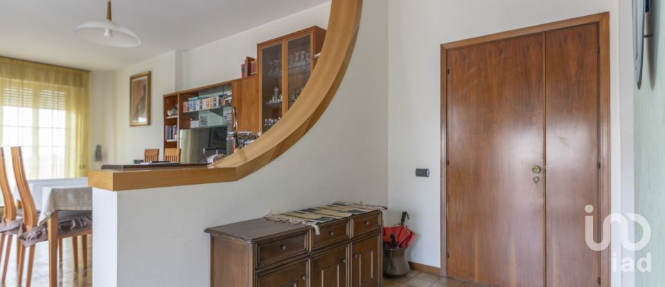 Apartment 0 rooms of 220 m² in Montegranaro (63812)