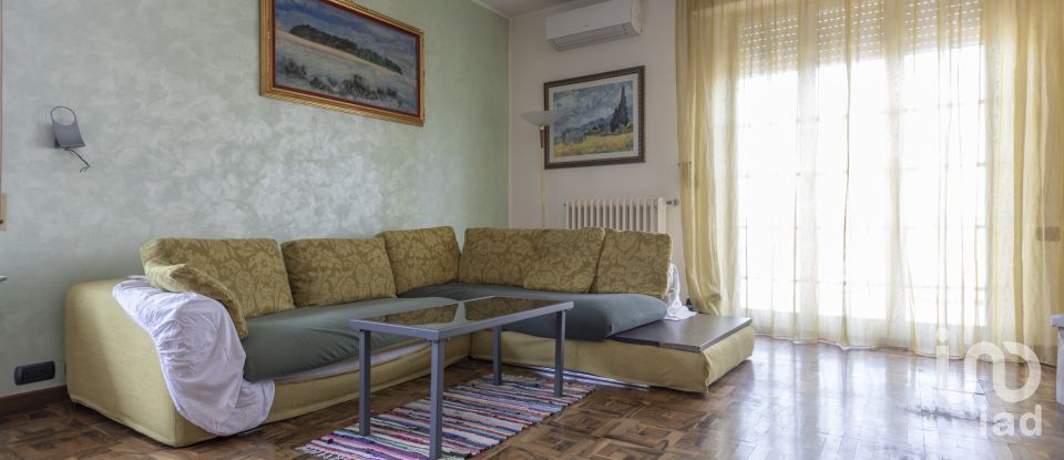 Apartment 0 rooms of 220 m² in Montegranaro (63812)