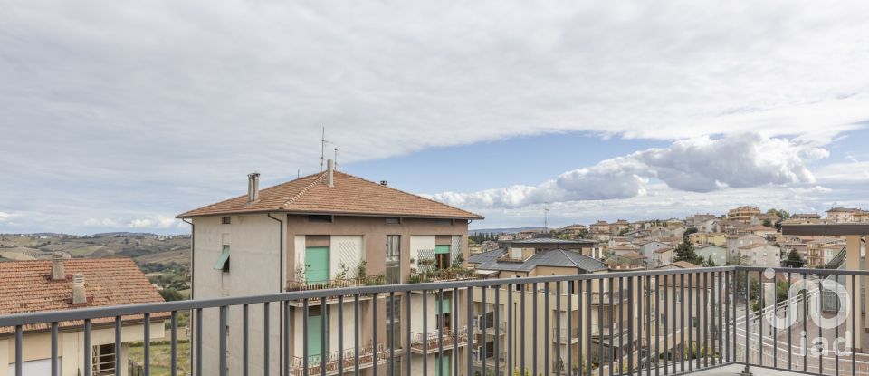 Appartamento 0 locali di 220 m² a Montegranaro (63812)