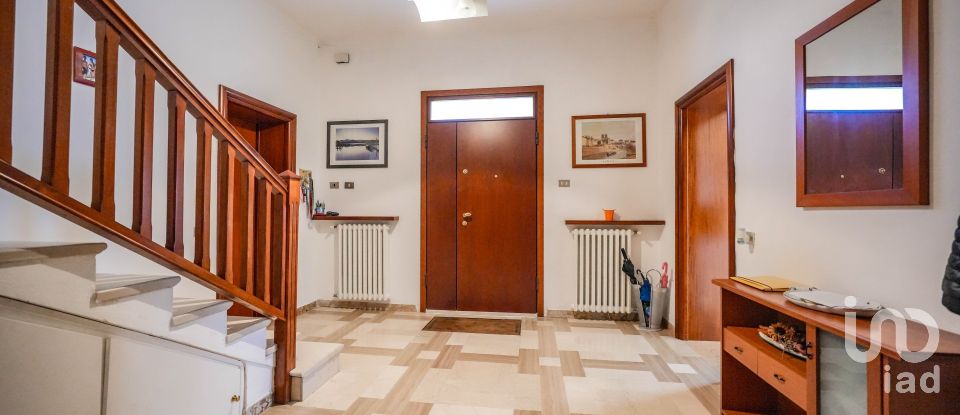 Casa indipendente 9 locali di 400 m² in Argenta (44016)