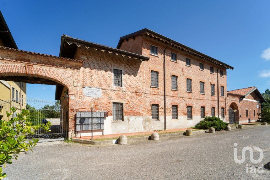 Four-room apartment of 170 m² in Milano (20153)