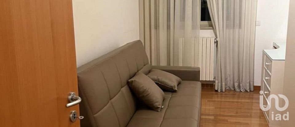 Three-room apartment of 95 m² in Bari (70126)