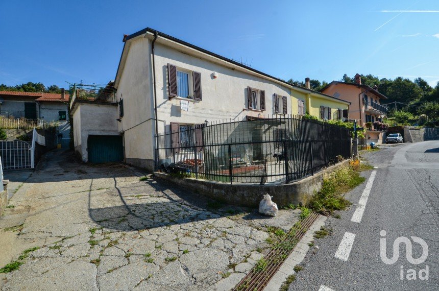 Casa di paese 7 locali di 120 m² in Murialdo (17013)