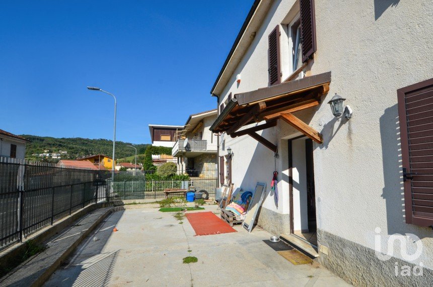 Casa di paese 7 locali di 120 m² in Murialdo (17013)