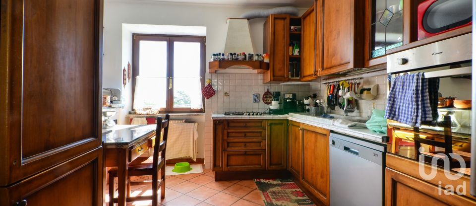 Casa 20 locali di 450 m² in Montezemolo (12070)