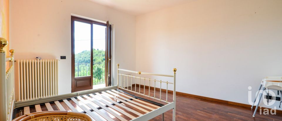 Casa 20 locali di 450 m² in Montezemolo (12070)