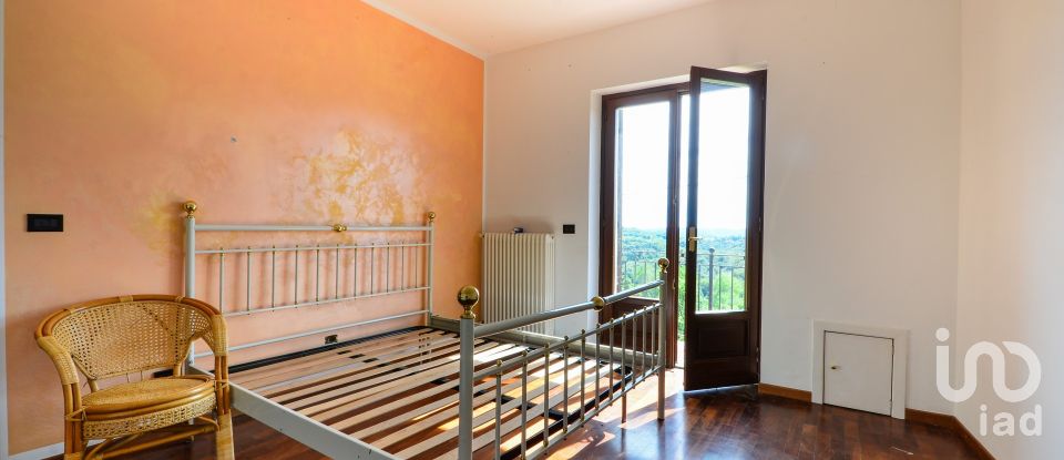 Casa 20 locali di 450 m² in Montezemolo (12070)