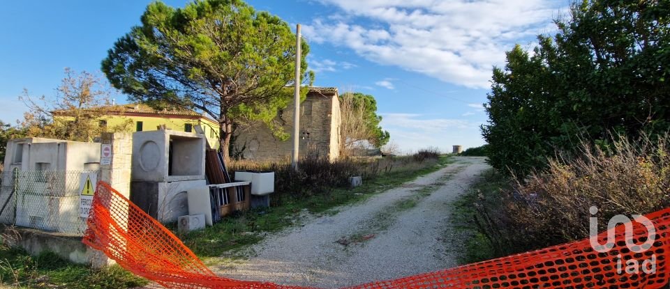 Land of 1,500 m² in Castelfidardo (60022)