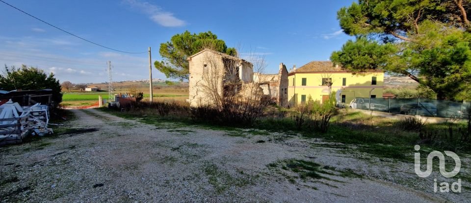 Land of 1,500 m² in Castelfidardo (60022)