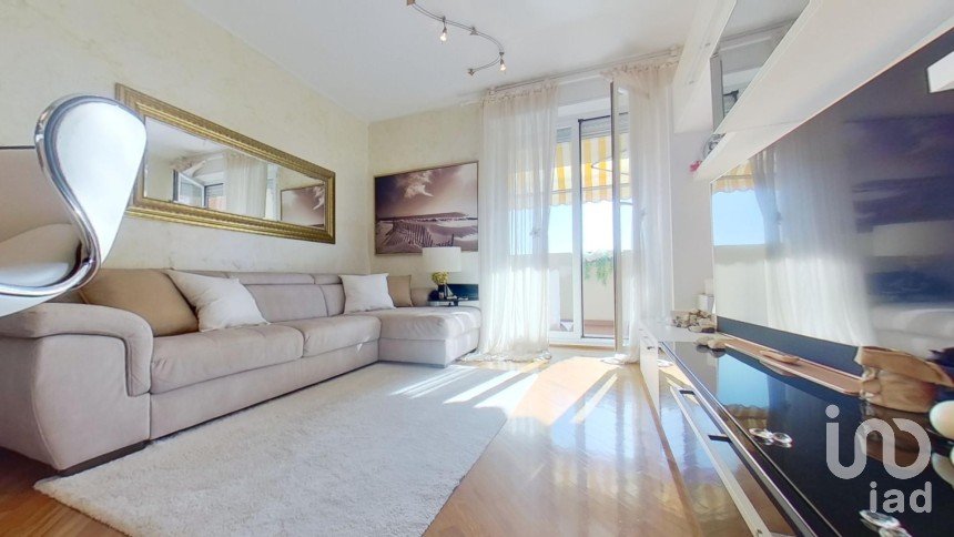 Three-room apartment of 80 m² in Genova (16127)