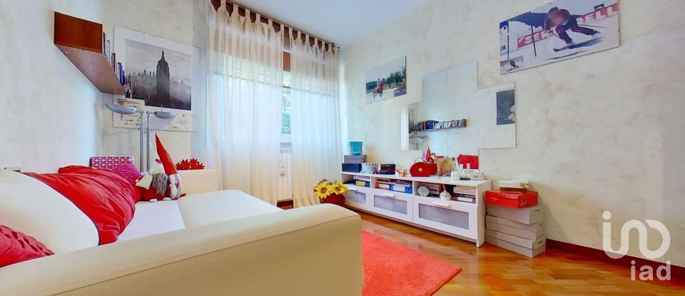 Three-room apartment of 80 m² in Genova (16127)