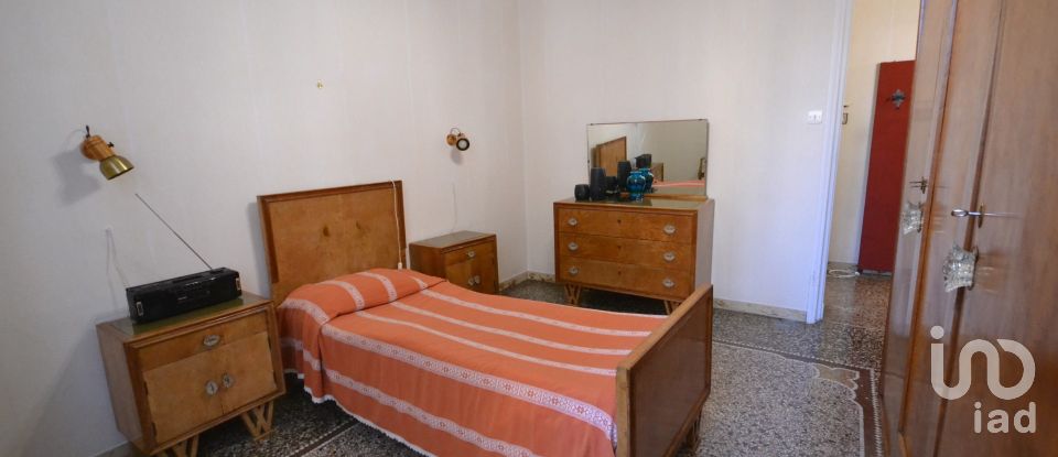 Apartment 7 rooms of 110 m² in Genova (16154)