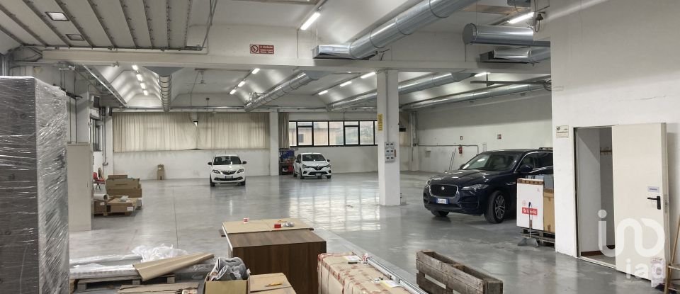 Warehouse of 800 m² in Monte Urano (63813)