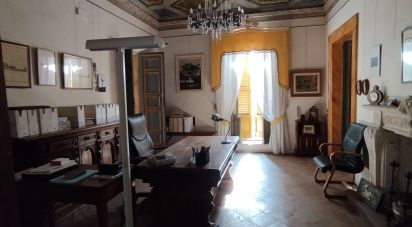 Laboratorio 12 locali di 360 m² a Loreto (60025)