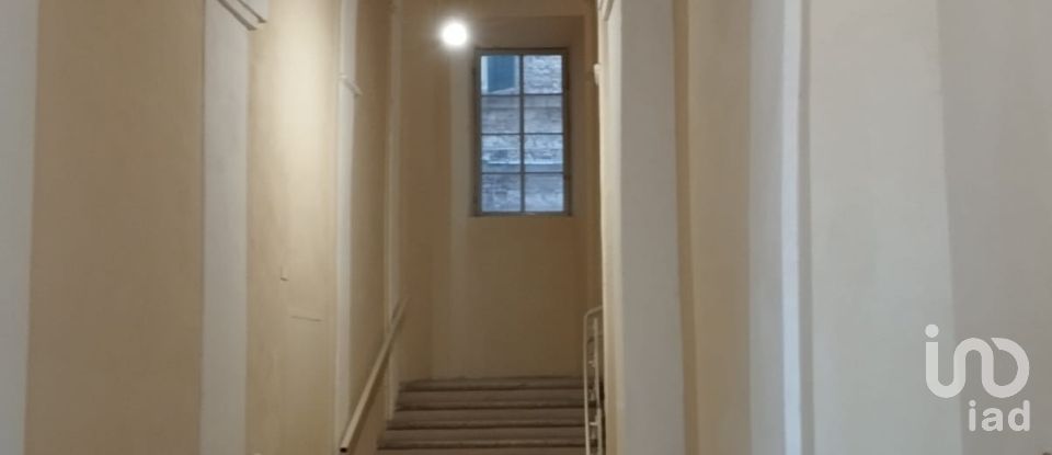 Ufficio 12 locali di 360 m² a Loreto (60025)