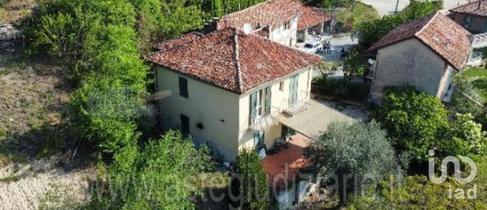 Casa 10 locali di 245 m² in Santa Vittoria d'Alba (12069)