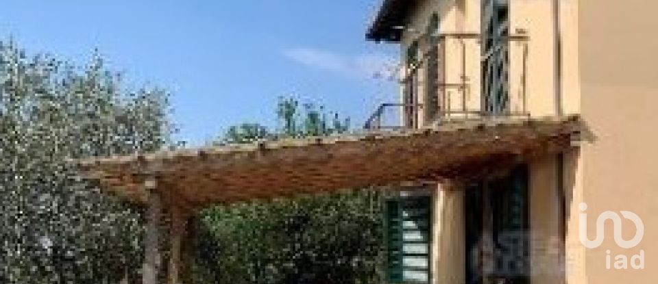 Casa 10 locali di 245 m² in Santa Vittoria d'Alba (12069)