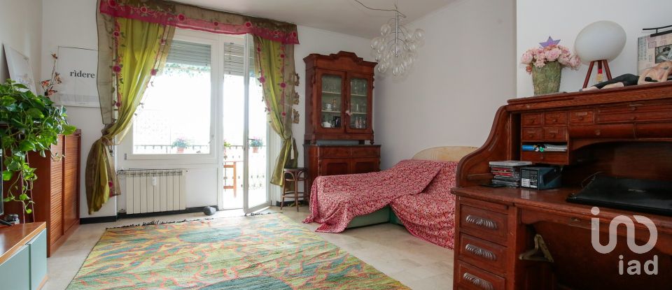 Apartment 8 rooms of 117 m² in Genova (16131)