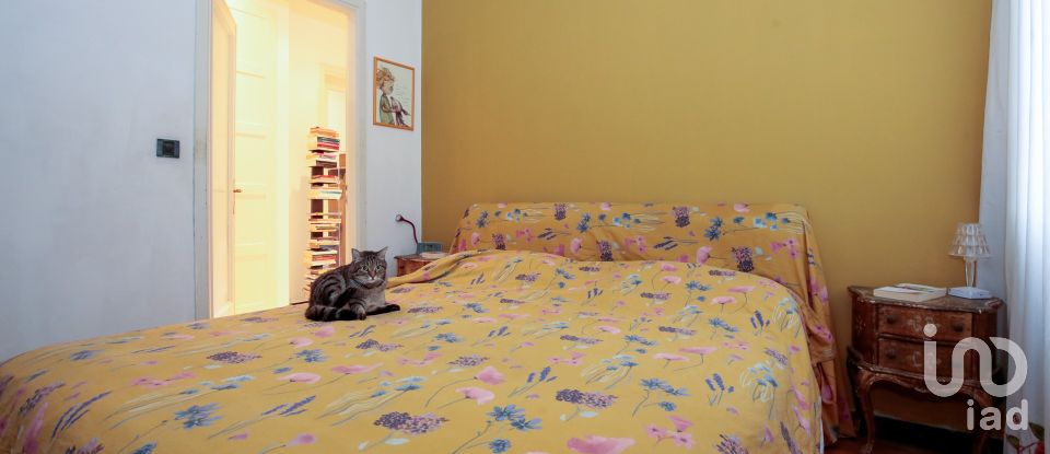 Apartment 8 rooms of 117 m² in Genova (16131)