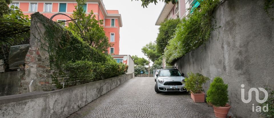 Appartamento 8 locali di 117 m² a Genova (16131)