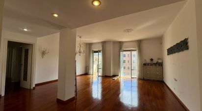 Four-room apartment of 110 m² in Genova (16131)