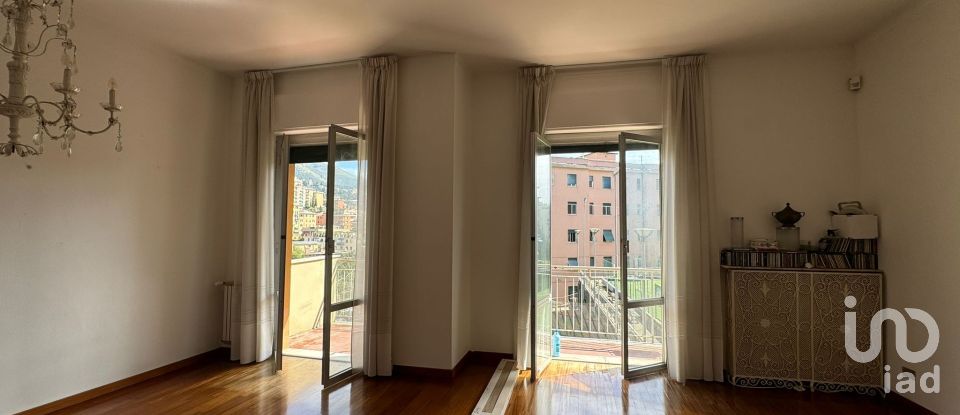 Four-room apartment of 110 m² in Genova (16131)