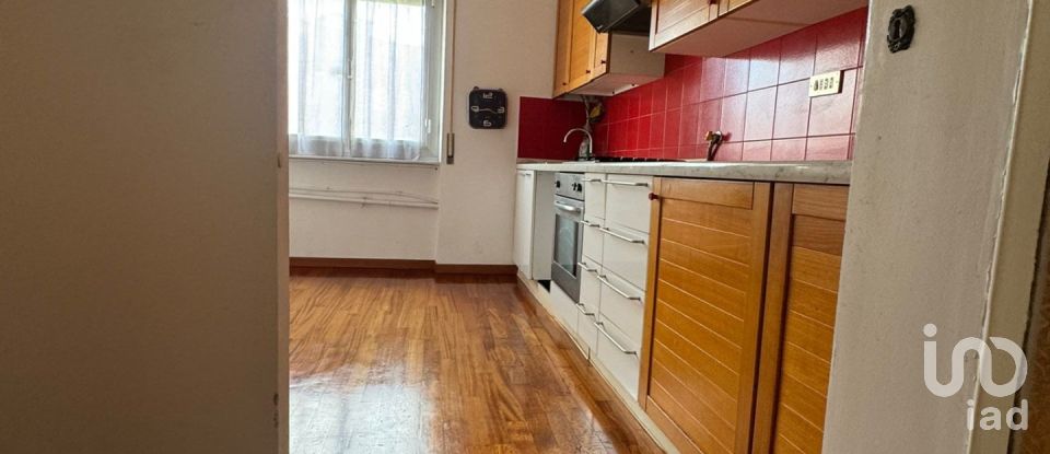 Four-room apartment of 110 m² in Genova (16131)