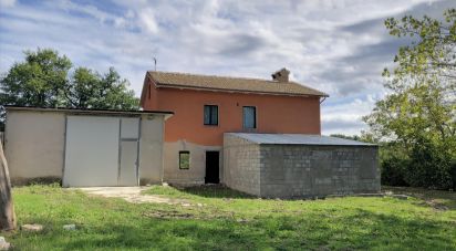 Country home 3 rooms of 190 m² in Cagli (61043)