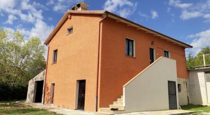 Country home 3 rooms of 190 m² in Cagli (61043)