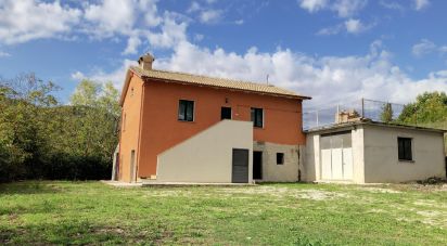 Country home 3 rooms of 190 m² in Cagli (61043)