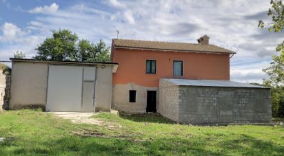 Rustico 3 locali di 190 m² in Cagli (61043)