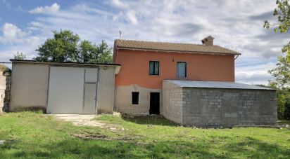 Country home 3 rooms of 190 m² in Cagli (61043)