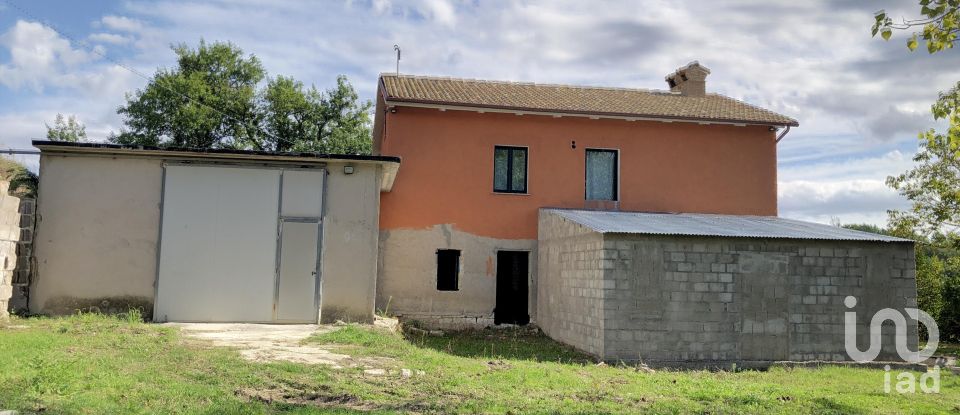 Rustico 3 locali di 190 m² in Cagli (61043)