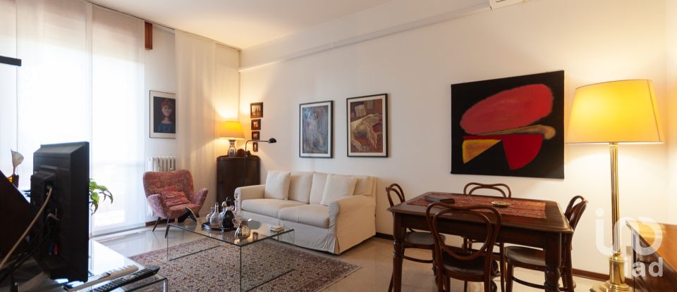 Two-room apartment of 71 m² in Monza (20900)