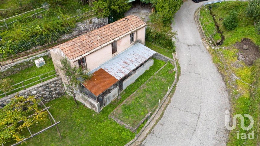 Casa 5 locali di 61 m² in Neirone (16040)