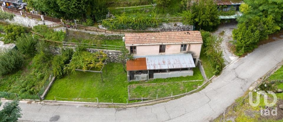 Casa 5 locali di 61 m² in Neirone (16040)