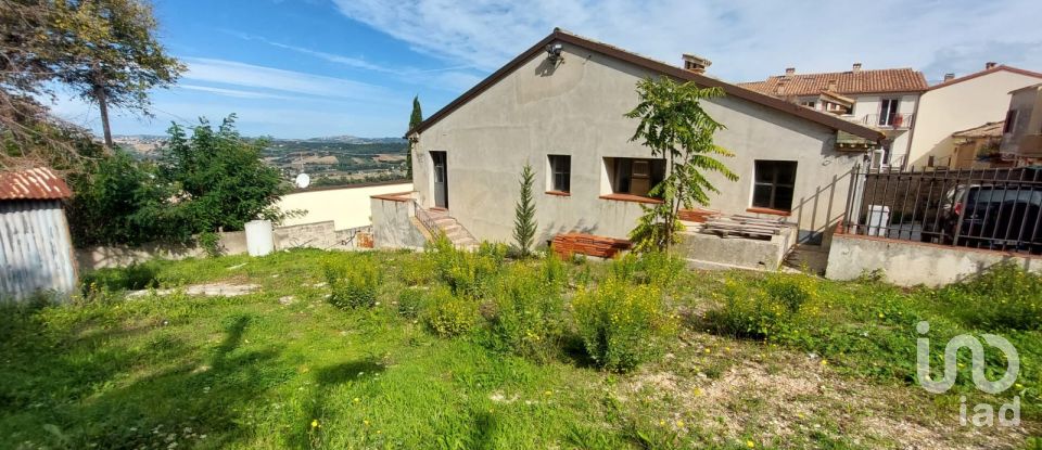 Casa indipendente 10 locali di 255 m² in Loreto (60025)