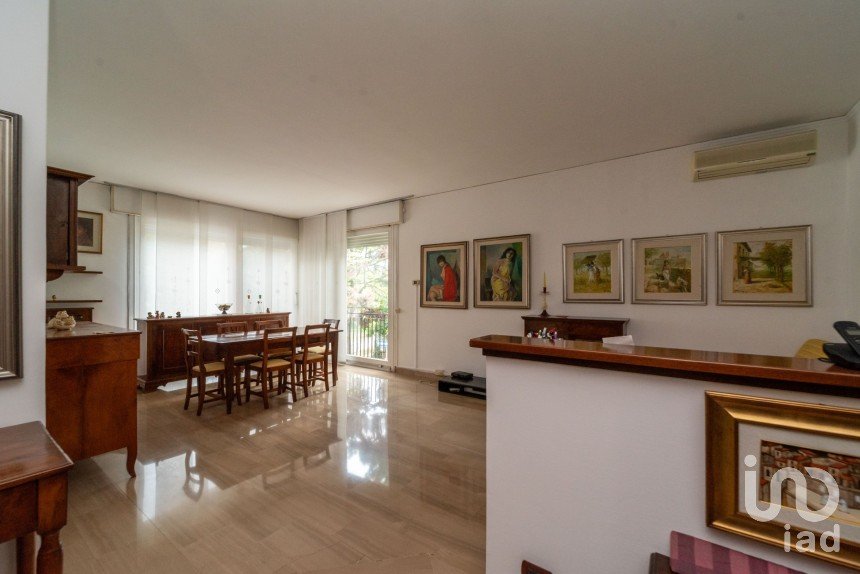 Four-room apartment of 109 m² in Padova (35134)