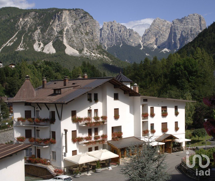 Hotel 3* of 1,094 m² in Forno di Zoldo (32012)