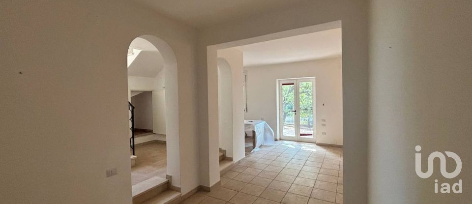 Villa 11 locali di 227 m² in Martina Franca (74015)