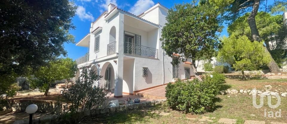 Villa 11 locali di 227 m² in Martina Franca (74015)