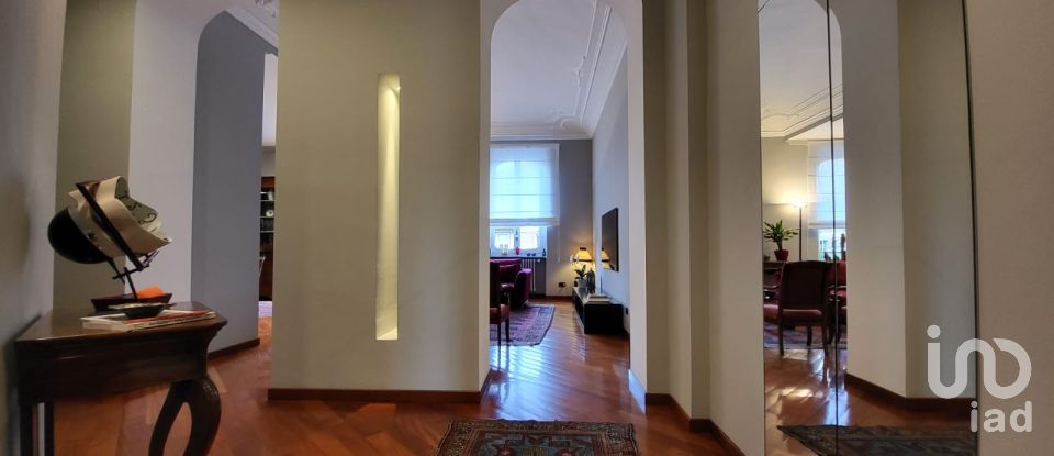 Hotel 6 rooms of 206 m² in Torino (10126)