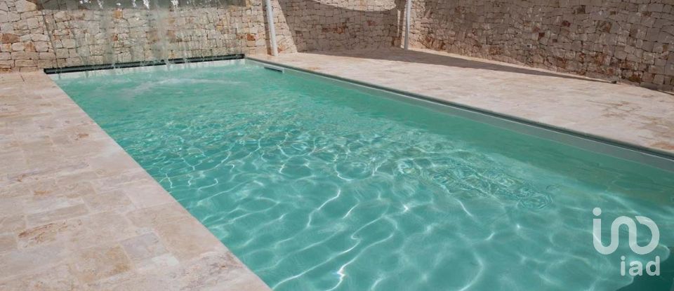 Equestrian facility 8 rooms of 150 m² in Cisternino (72014)